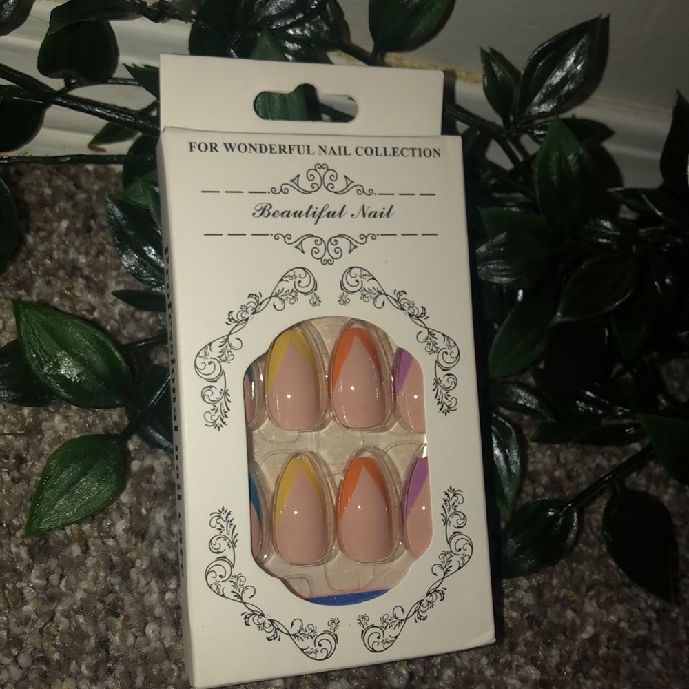 24 Colourful Fake Nails